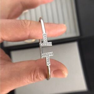 Elegant Silver Bracelet with Crystal Accents